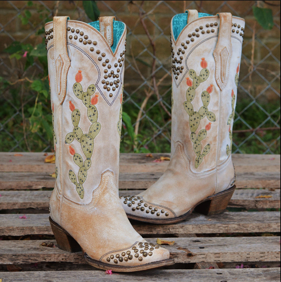 Nopal Embroidery & Studs | Saddle