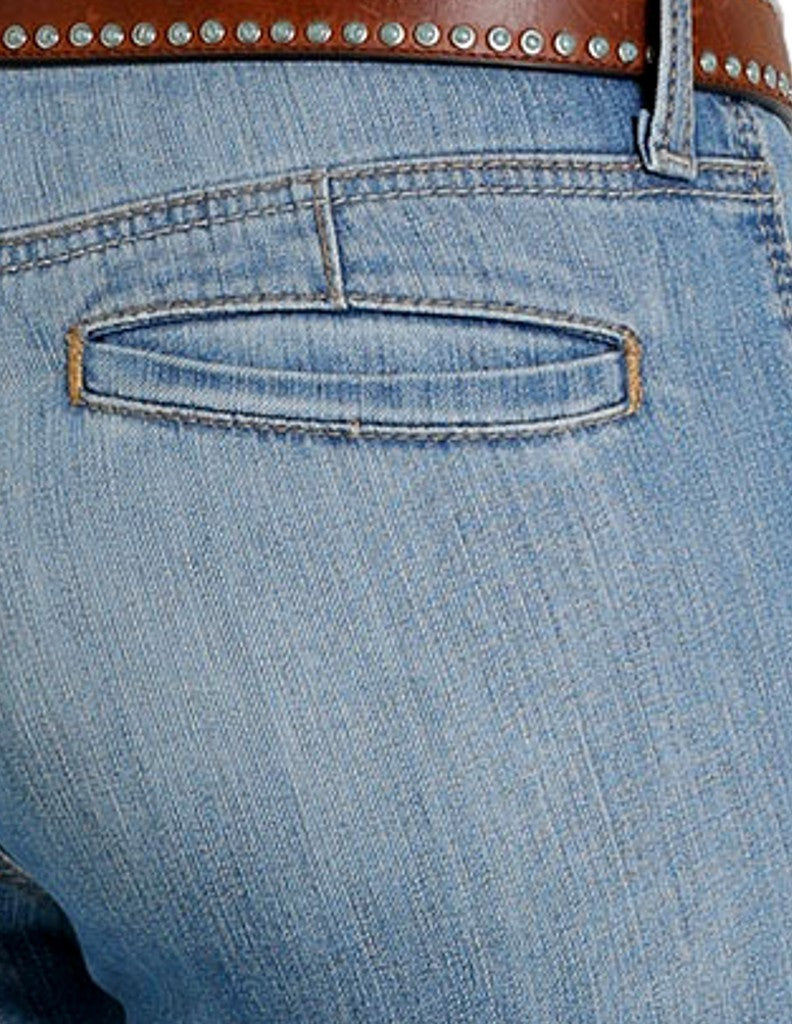 Cinch Women’s Lynden Light Stonewash Slim Fit Boot Cut Jean