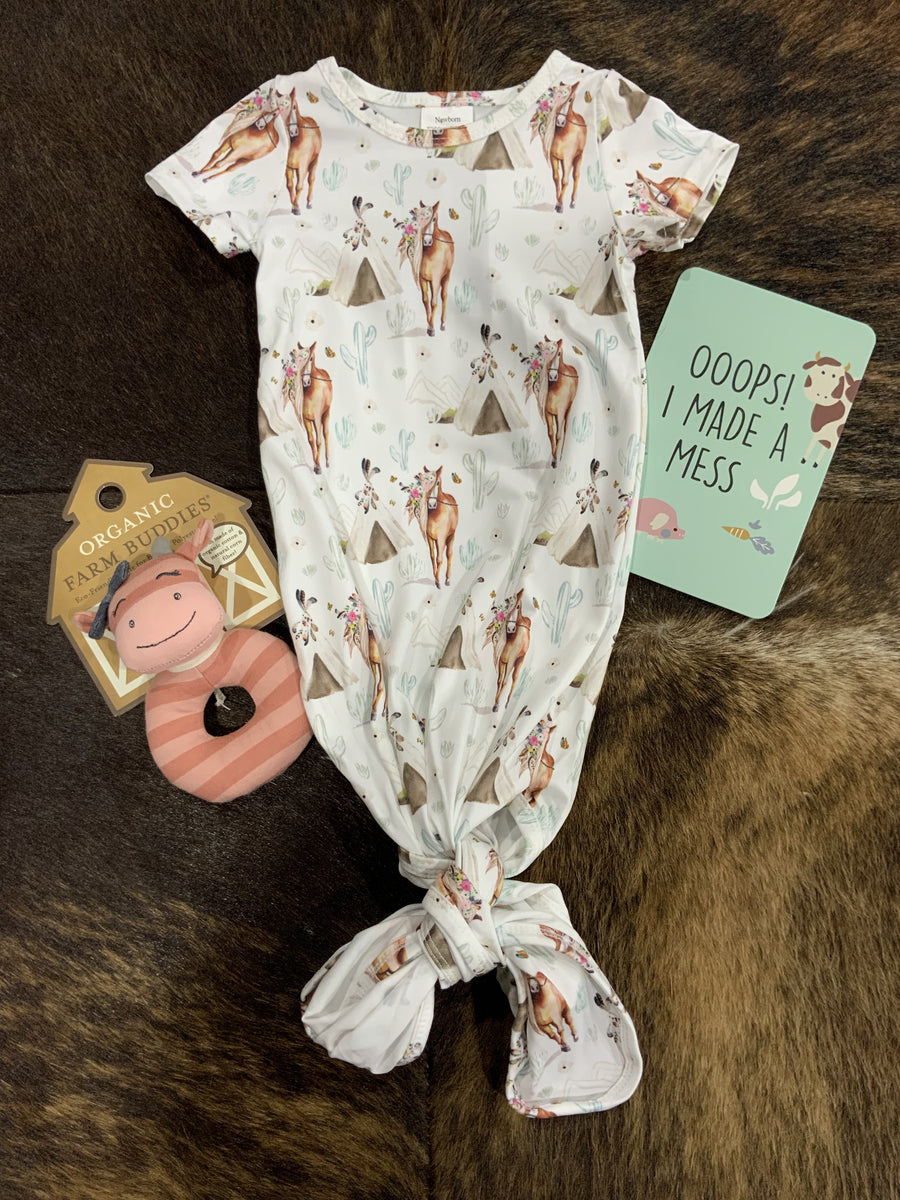 Newborn Gown TeePee and Horses